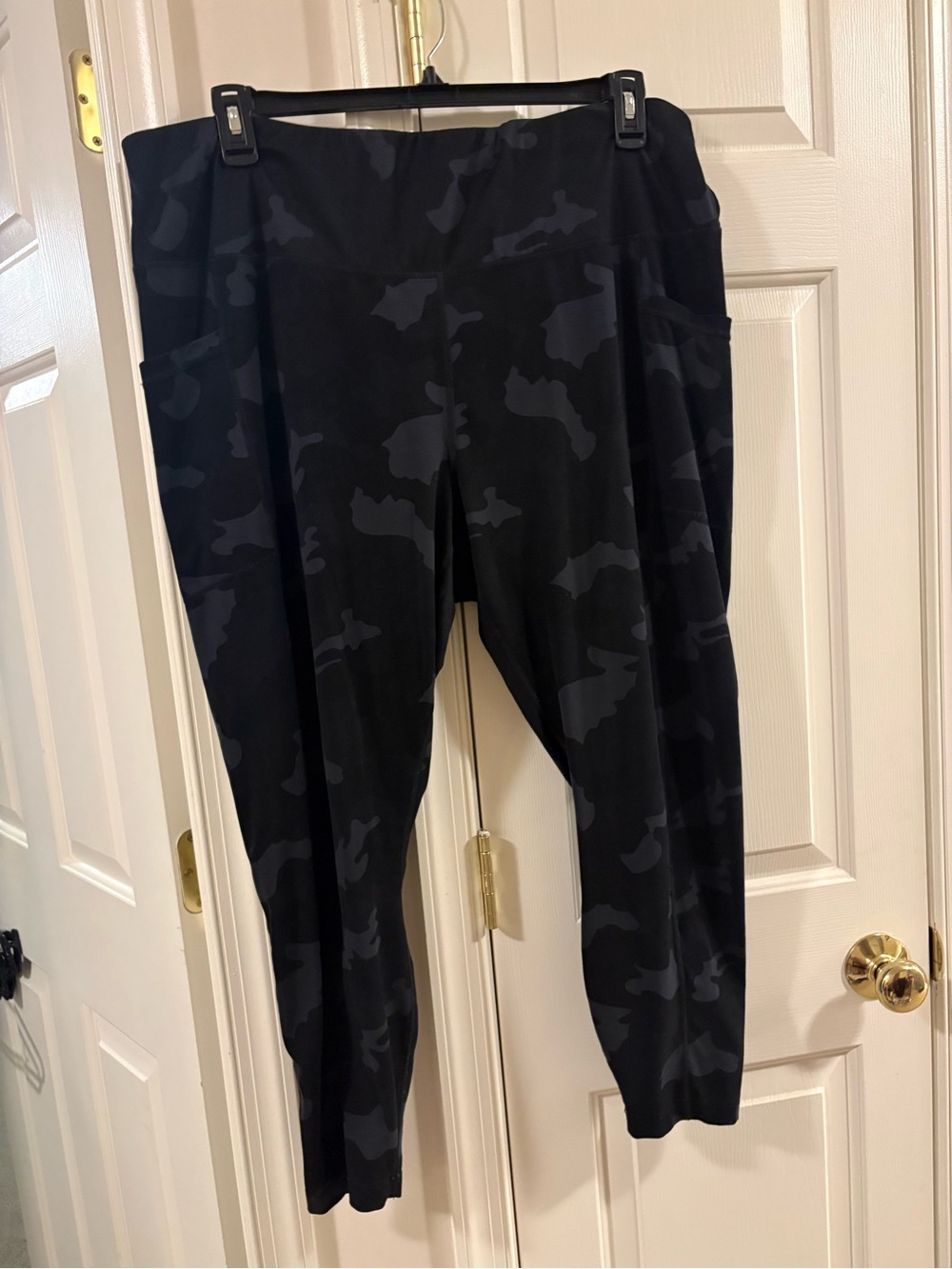 Women’s Yogalicious Lux Black Camouflage Leggings
